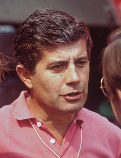 Agostini.jpg - [it]Giacomo Agostini (1942), 15 volte Campione del Mondo di motociclismo con 122 Gran premi vinti, nel 1988[en]Giacomo Agostini (Italy, 1942-), all-time leader in victories in motorcycle Grand Prix history, with 122 Grand Prix wins and 15 World Championships titles (photo: 1988)