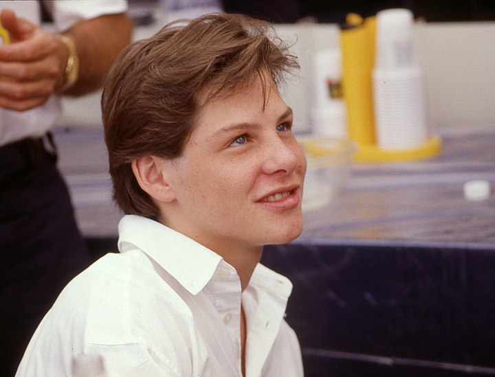 Jacques Villeneuve.jpg - [it]Jacques Villeneuve (1971), figlio del leggendario Gilles ucciso in un incidente nel 1982 al volante della sua Ferrari di F. 1. Sette anni dopo questa foto, Jacques ha vinto il Campionato americano Cart e la 500 Miglia di indianapolis, altri due anni dopo (1997) il campionato Mondiale Formula 1[en]Jacques Villeneuve, born 1971, Canadian racing driver son of legendary Gilles Villeneuve killed in his Formula 1 Ferrari in 1982. In 1995, 7 years after this photo was taken, he won the 1995 CART Championship, the 1995 Indianapolis 500. In 1997 won the 1997 Formula One World Championship