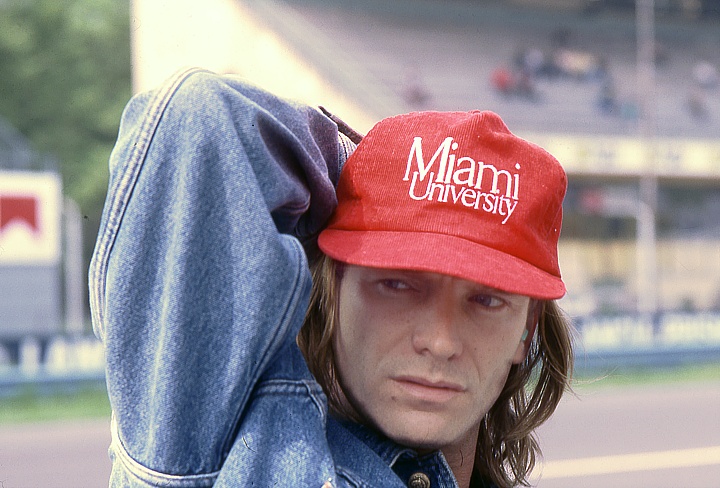 Sting1.jpg - [it]Sting fotografato a Monza ion occasione di test di Formula 1, probabilmente nel 1989[en]Sting, singer. Photo taken circa 1989 at Monza racetrack during off-season Formula 1 testing