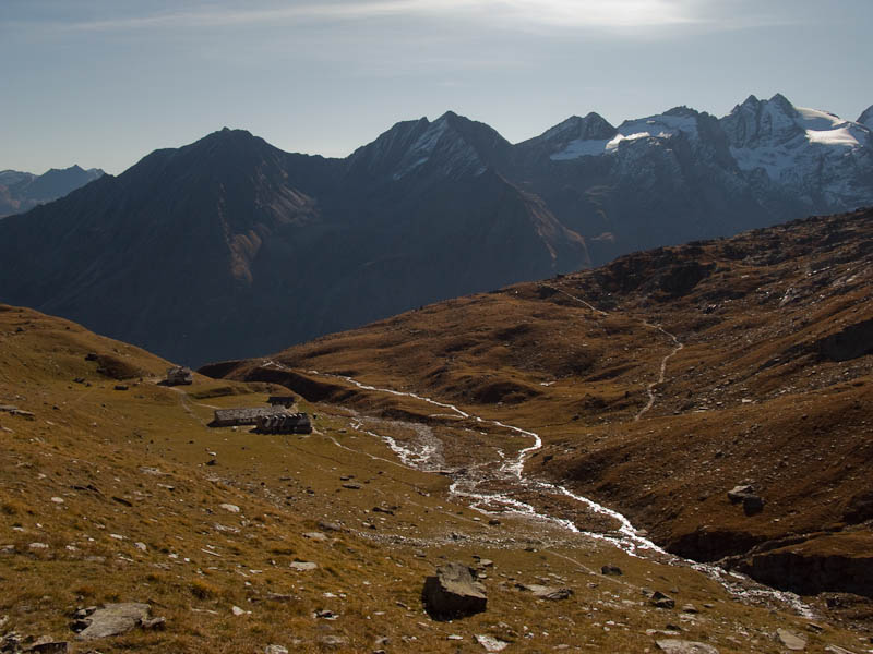 IMG_2224.jpg - [it]salendo verso il Lauson[en]leaving the refuge, walking in the Lauson valley