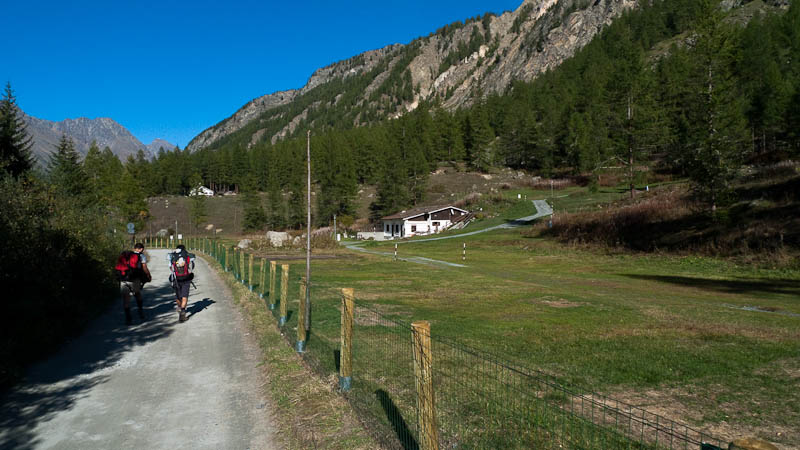 P1050307.jpg - [it]Camping Gran Paradiso[en]Gran Paradiso Campground, closed for season